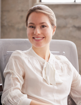 young-white-woman-sitting-at-office-desk-smiling-t-2021-08-26-16-14-58-utc.jpg young-white-woman-sitting-at-office-desk-smiling-t-2021-08-26-16-14-58-utc.jpg